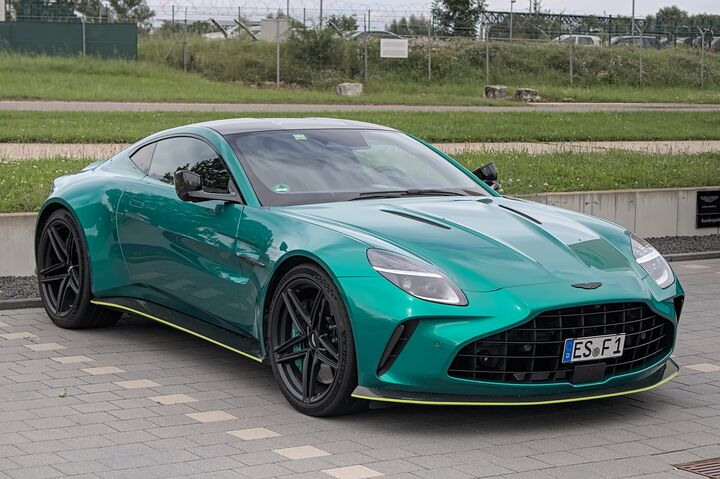 Aston Martin V8 Vantage: del 4.3 propio al biturbo AMG de 680 CV
