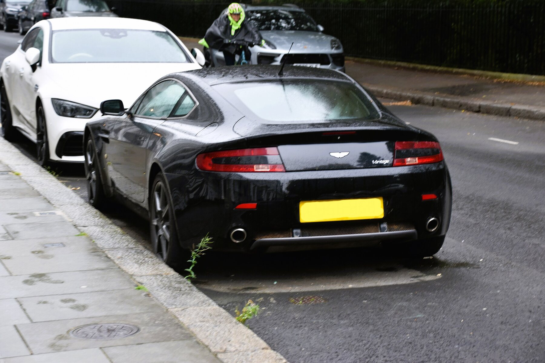 Aston Martin V8 Vantage coupé de 2006, con el V8 4.3 de 385 CV y caja manual de seis.