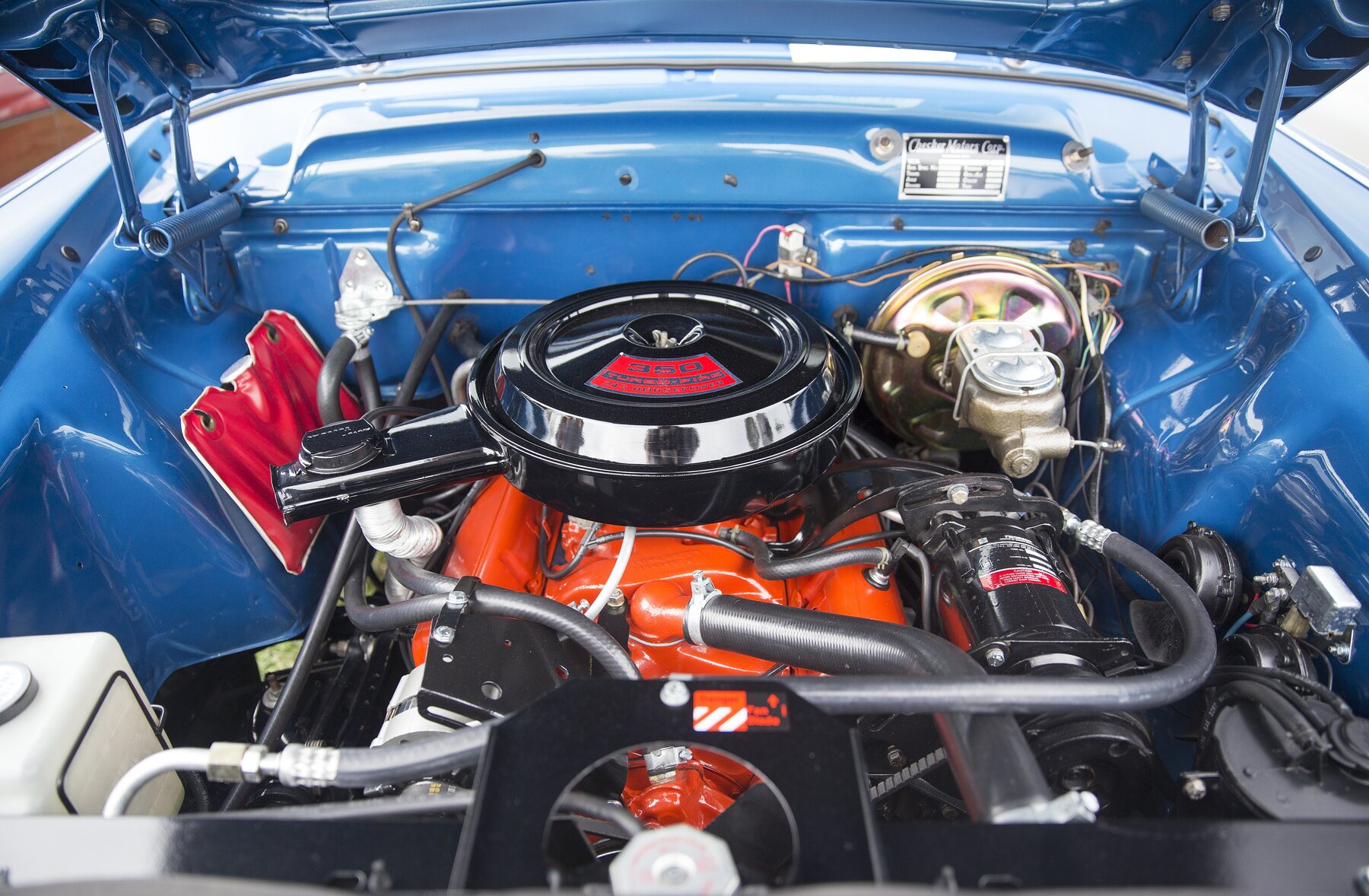 Un 350 Chevrolet en un taxi Checker A12 de 1972, en Hershey, 2019.