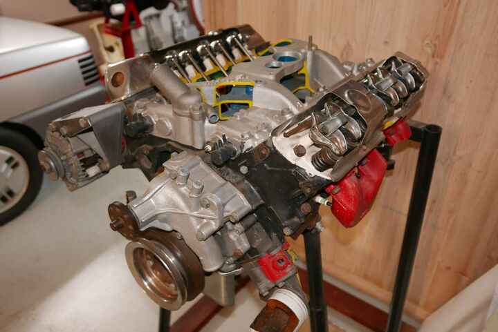 Cómo funciona un motor V8, explicado sin vueltas