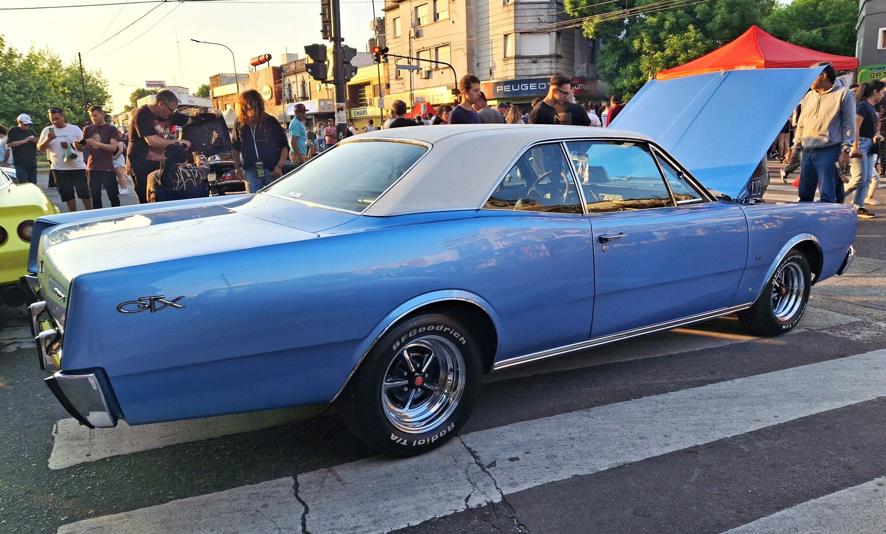 Dodge GTX V8 1971 en la Expo Warnes 2025.
