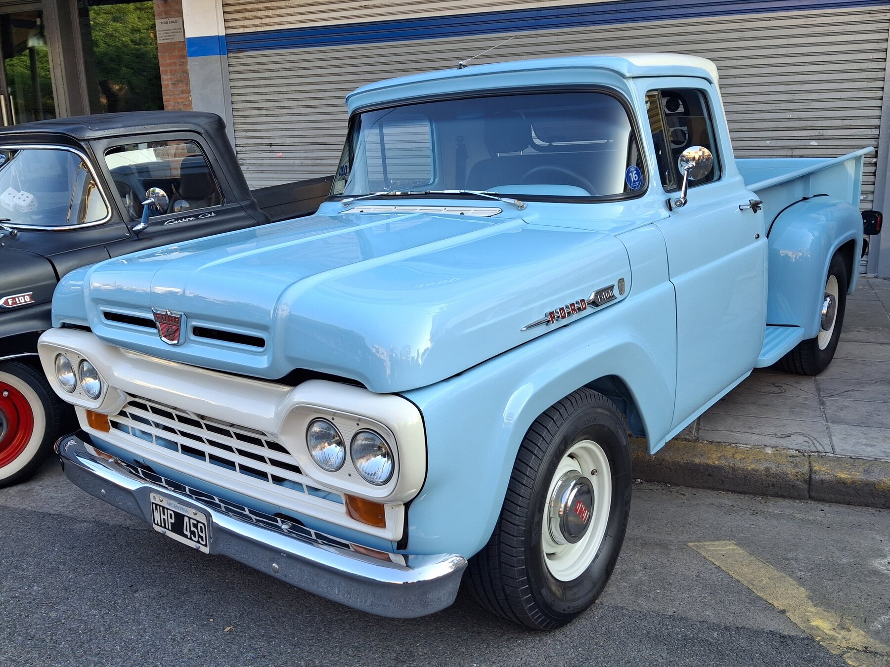 Ford F-100 1960, de la generación apodada Loba, en la Expo Warnes 2025.