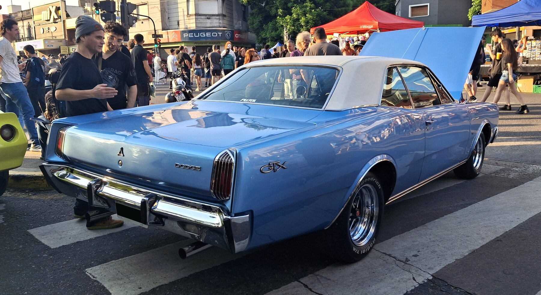 Dodge GTX V8 1971 en la Expo Warnes 2025.