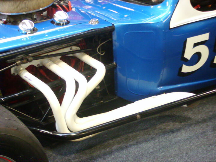 Escapes para V8: headers, caño en X o en H y el sonido que buscás