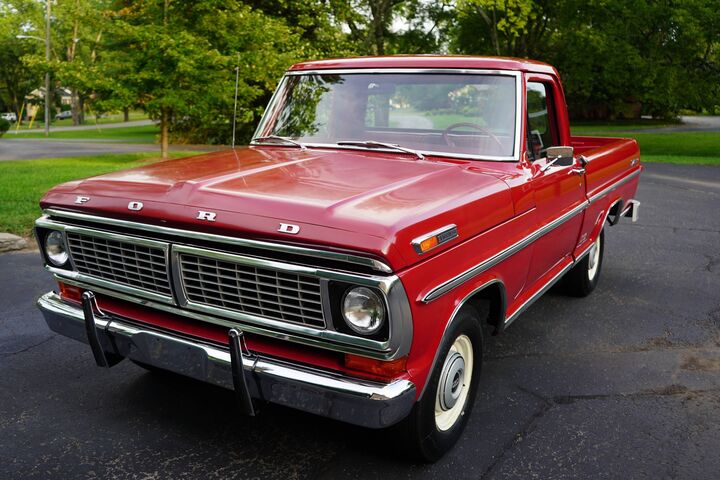 F-100 V8 contra D-100 V8: el duelo de las pickups ocho cilindros