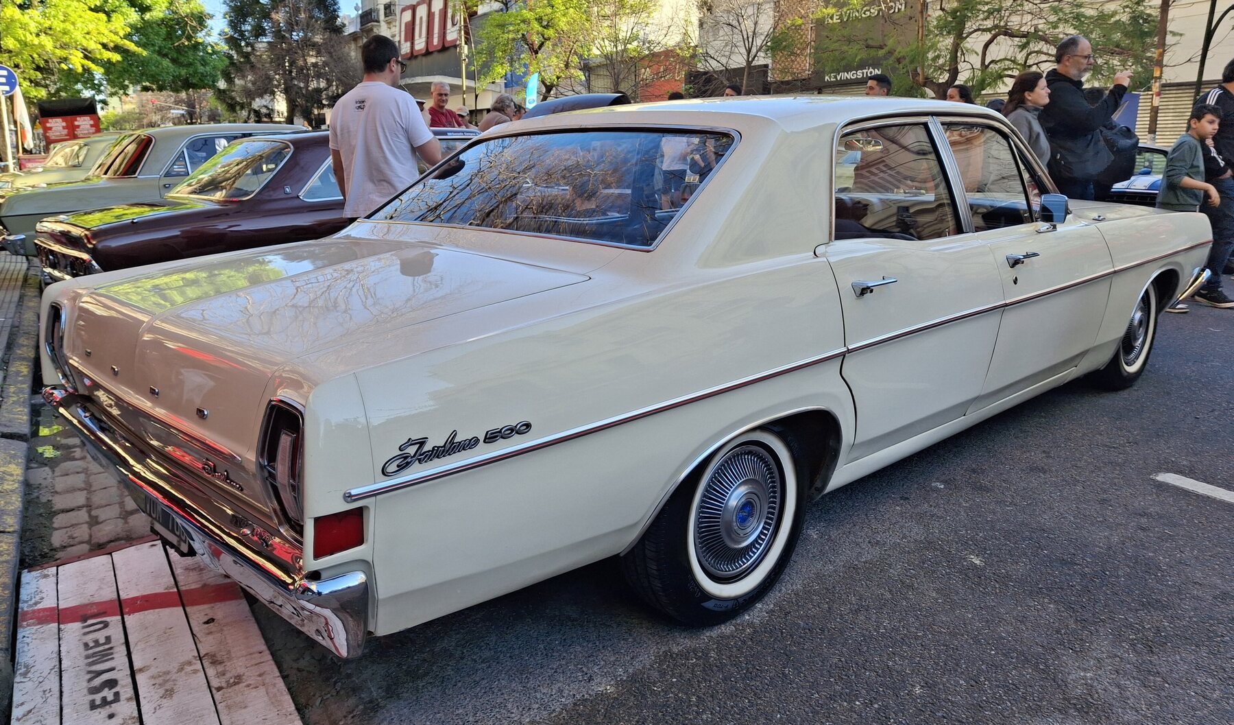 Fairlane 500 V8 restaurado, en la Expo Multimarcas de Boedo 2025.