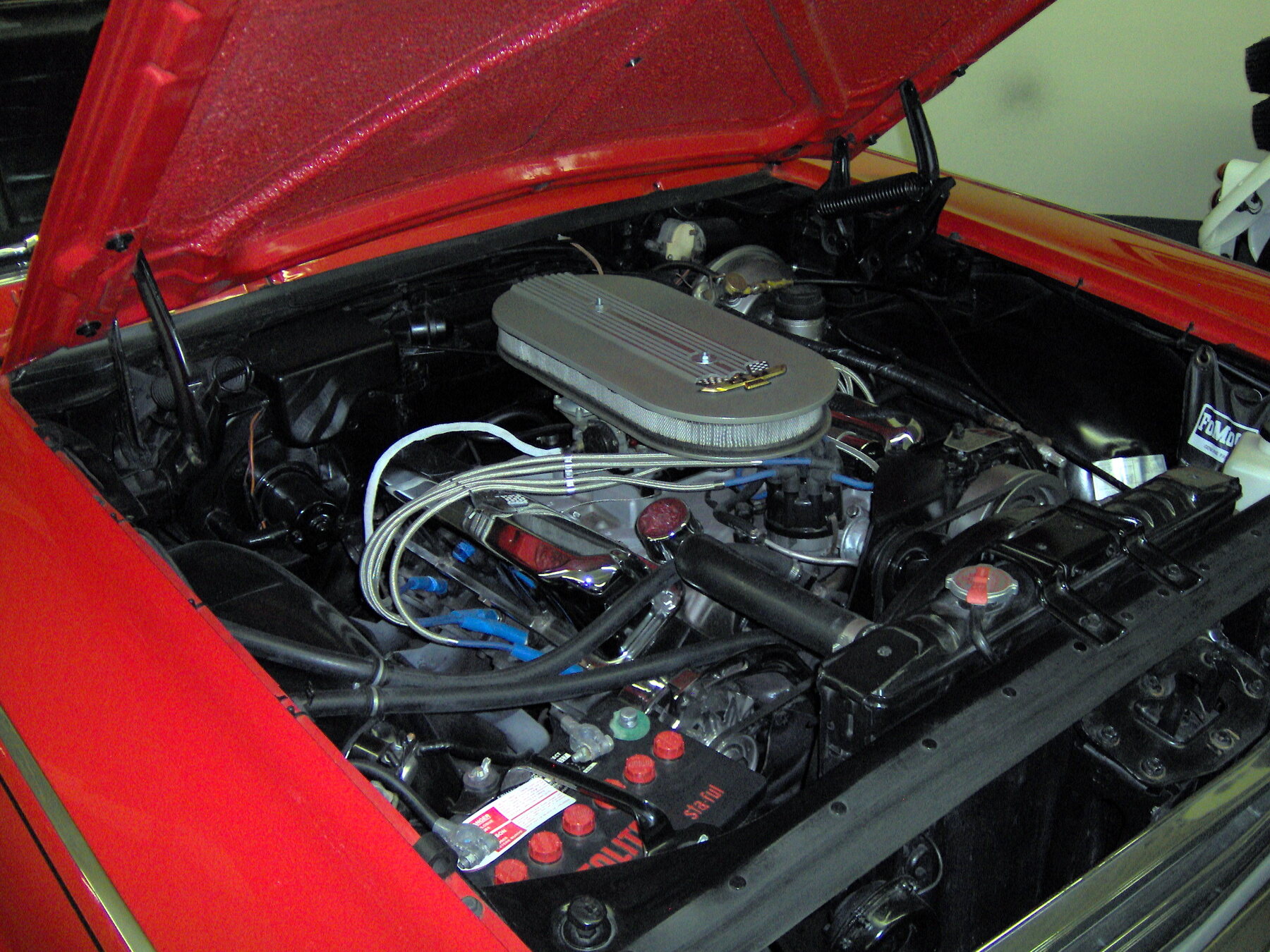 Un 427 FE en el vano de un Ford Galaxie 500 XL de 1966.