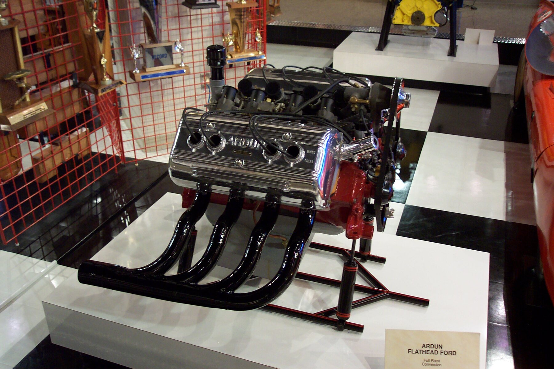 Conversión Ardun a válvulas a la cabeza para el Ford flathead.