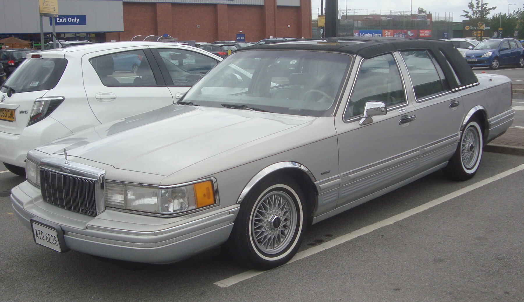 Lincoln Town Car 1991 con V8 4.6, el auto que estrenó la familia Modular.