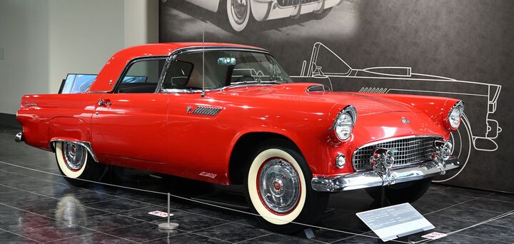 Ford Thunderbird: el V8 de lujo que le ganó al Corvette en ventas
