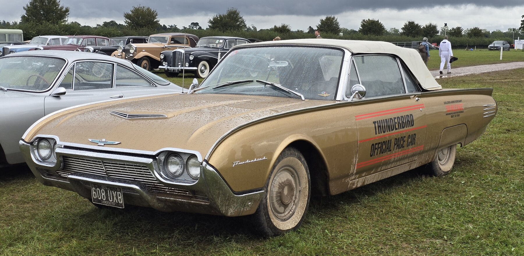 Ford Thunderbird 1961 en versión pace car de las 500 Millas de Indianápolis, con el V8 de 6,4 litros.