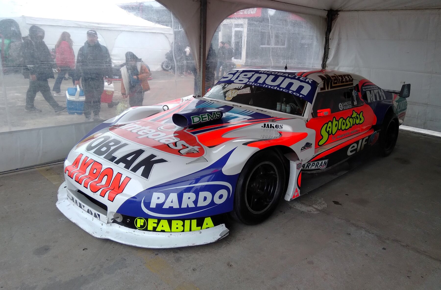 La Chevrolet Chevy del Dole Racing con la que Guillermo Ortelli fue campeón en 2011, exhibida en el Gran Premio Buenos Aires 2023.