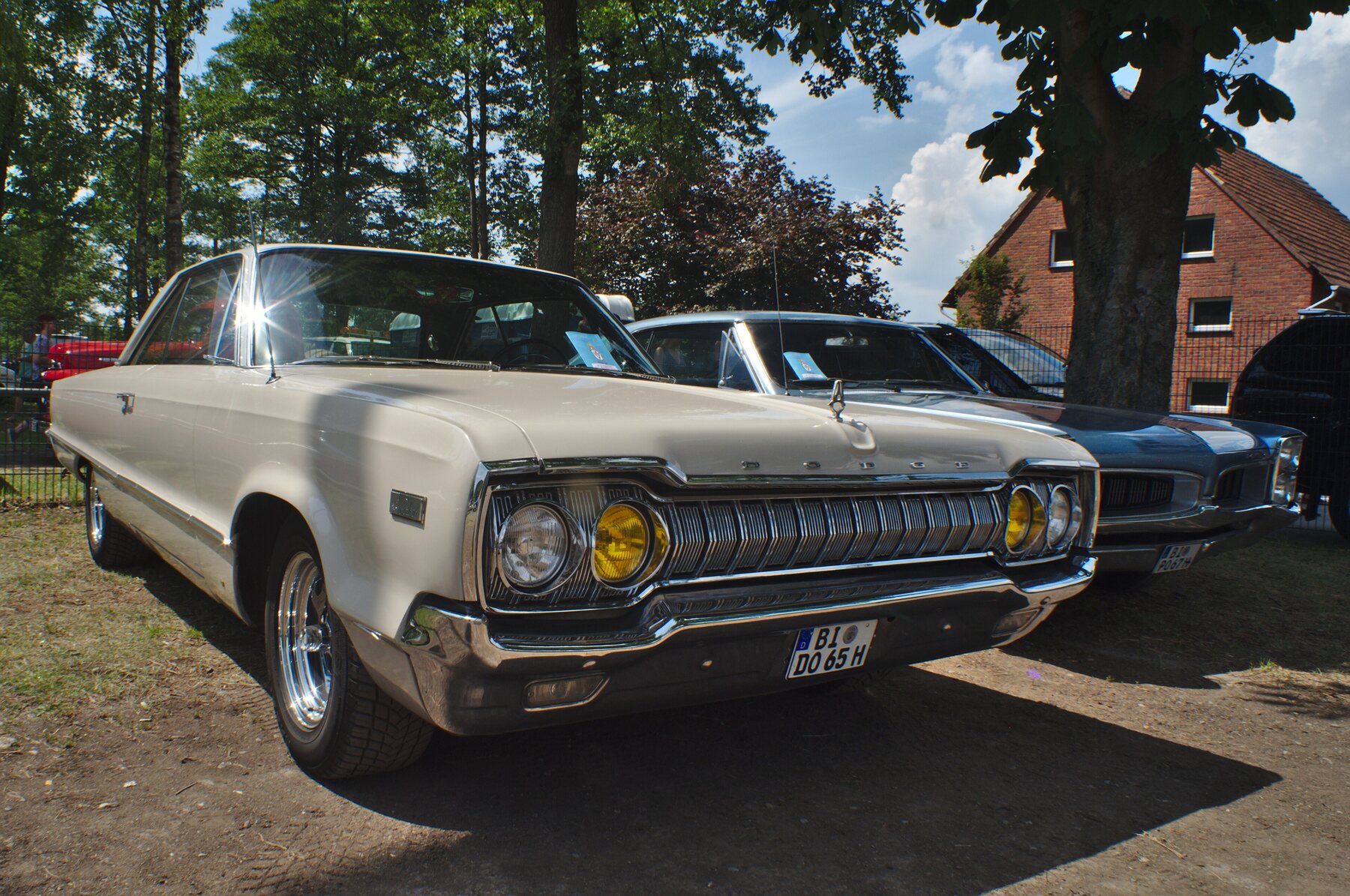 Dodge Polara hardtop 1965 norteamericano, con llantas no originales, en un encuentro en Kaunitz, Alemania (2018).