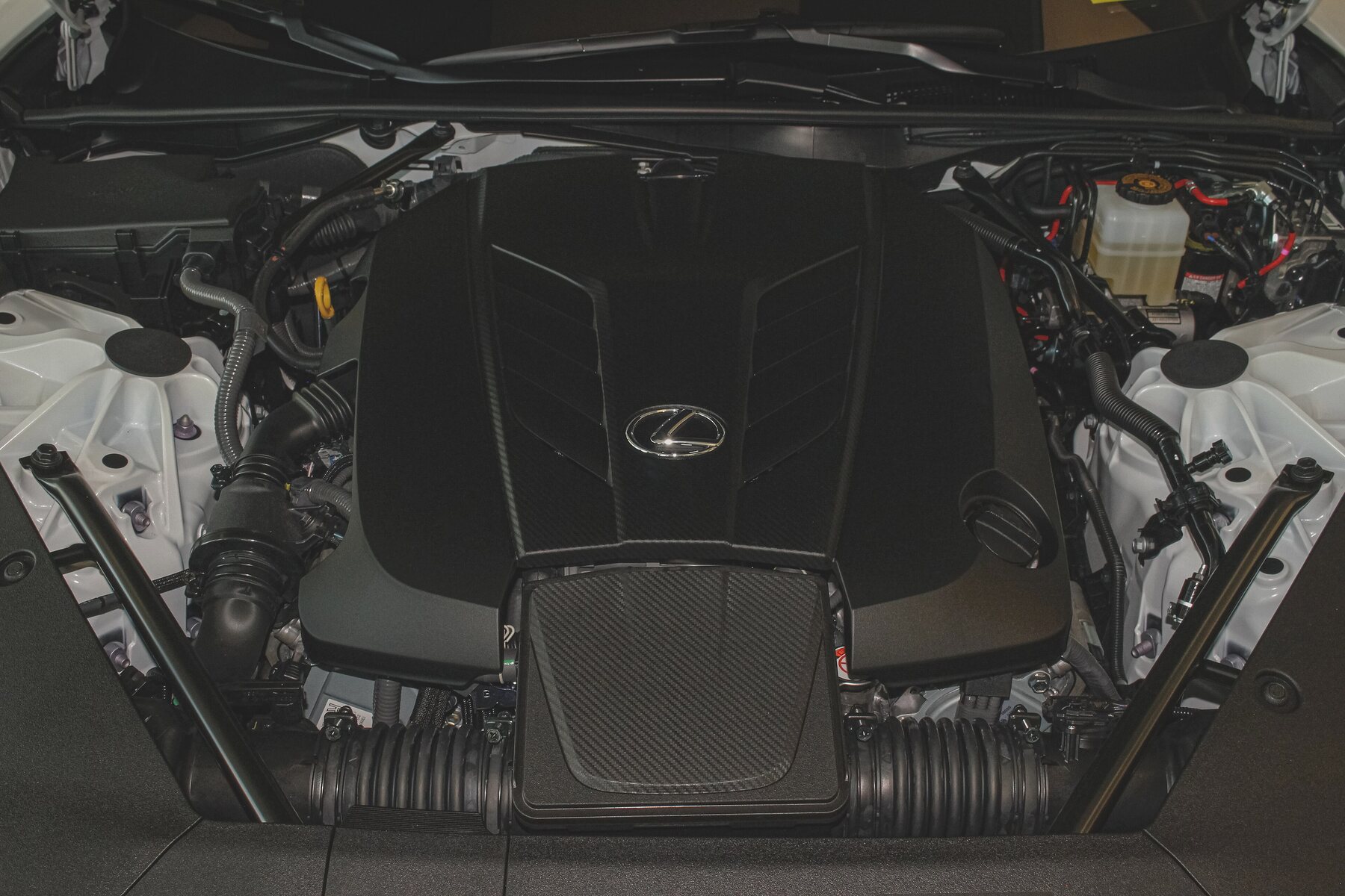 El V8 2UR-GSE de 5.0 litros en un Lexus LC 500 Bespoke Build de 2024.