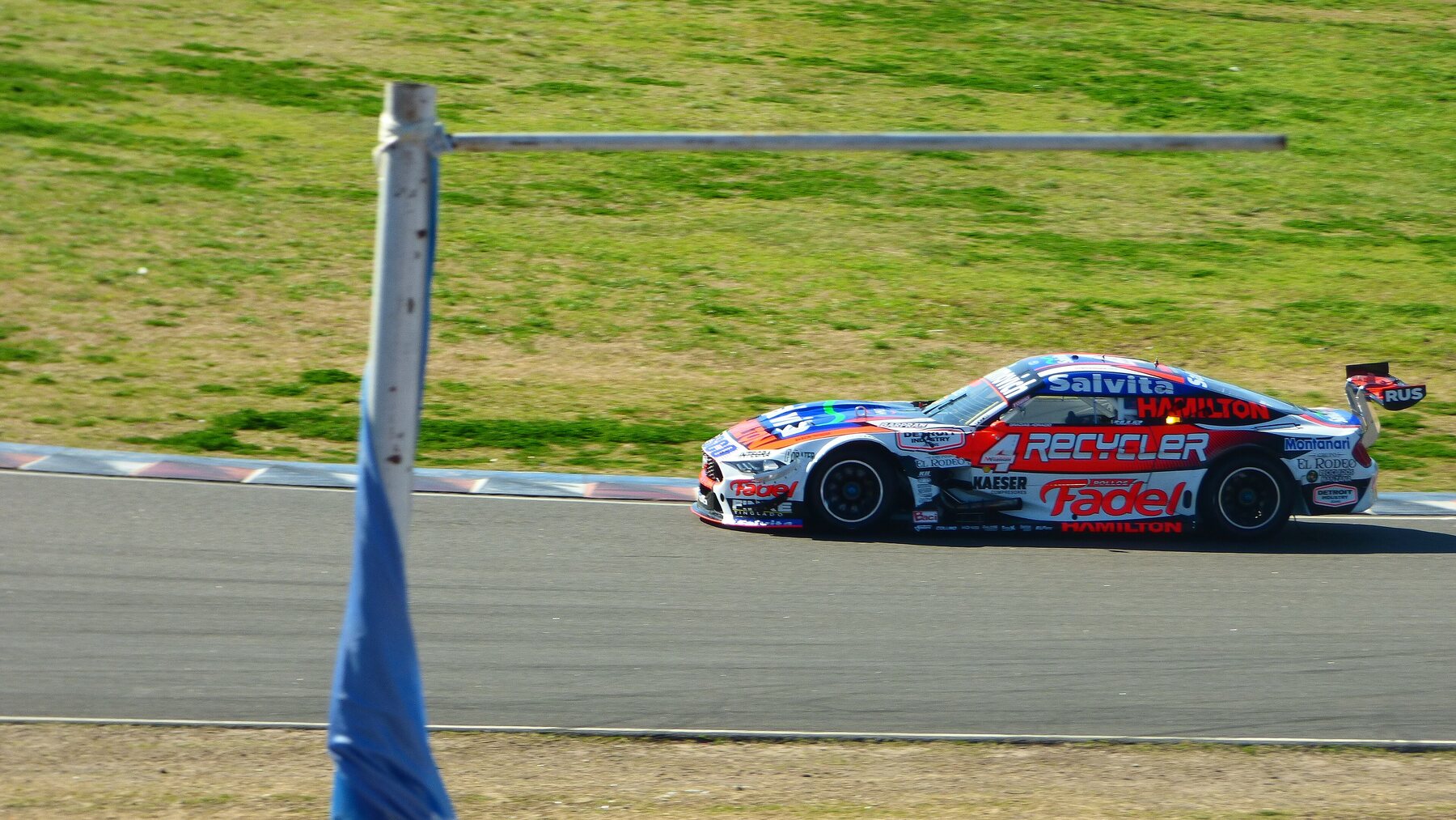 Werner lidera la tercera serie del Gran Premio Buenos Aires 2025 con el Mustang número 4.
