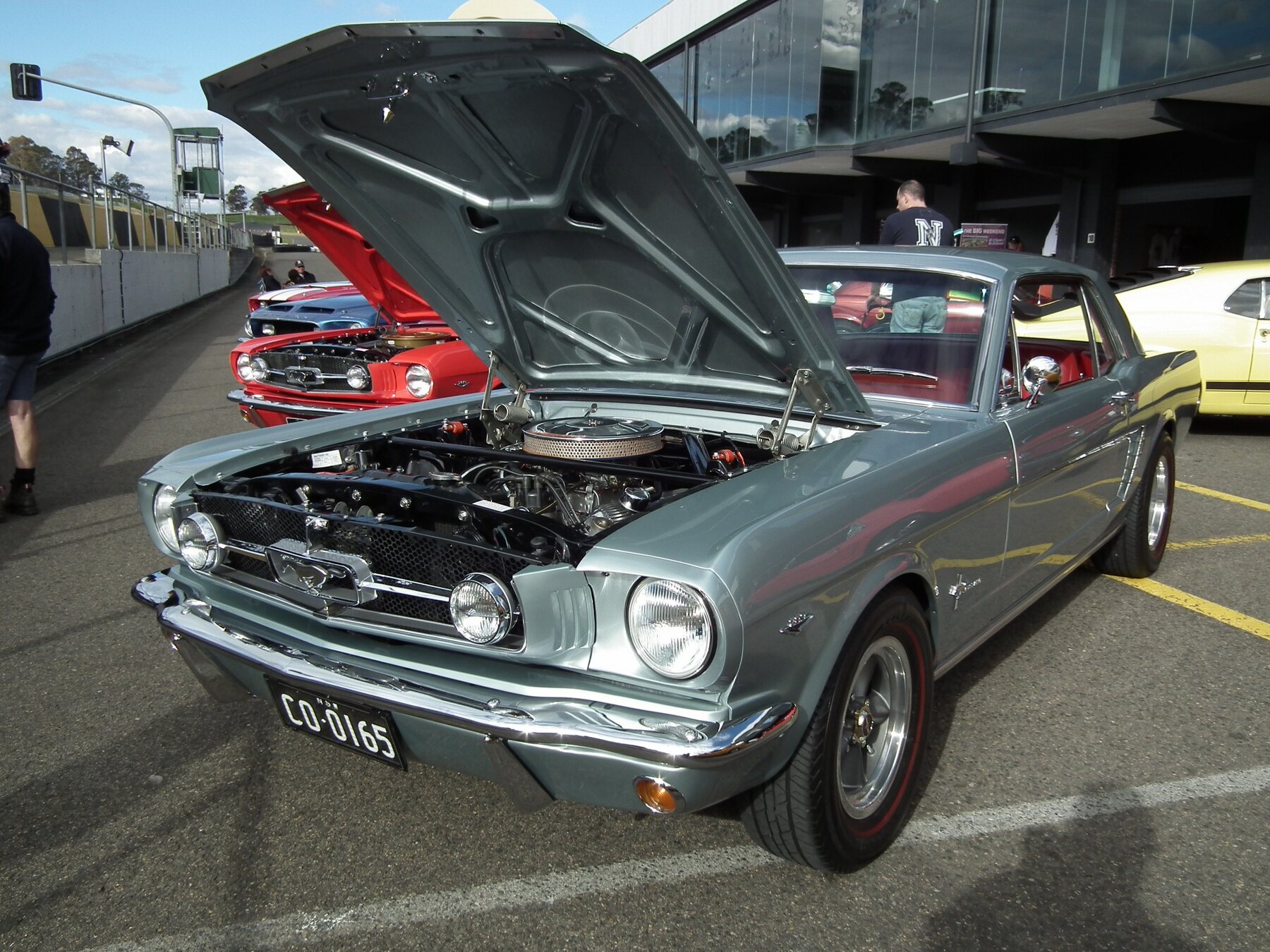 Un Ford Mustang coupé 1965, el modelo que ganó la primera edición en 1989. Este ejemplar fue fotografiado en Sydney, Australia, en 2012.