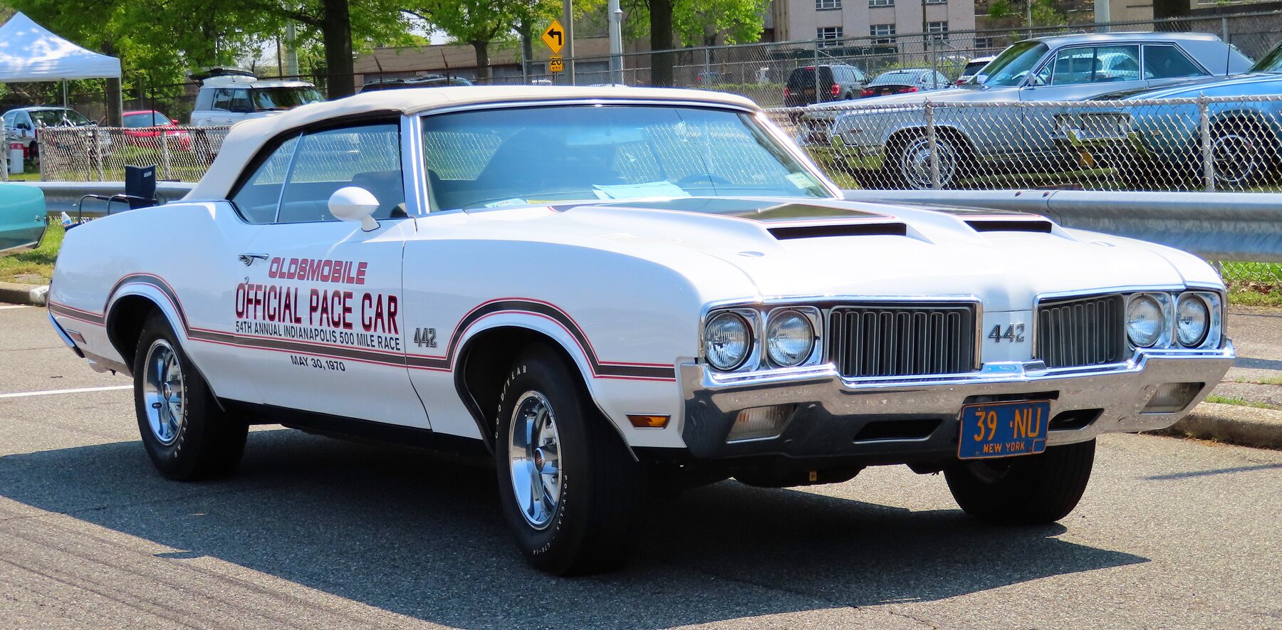 Oldsmobile 442 1970 en versión pace car de las 500 Millas de Indianápolis.