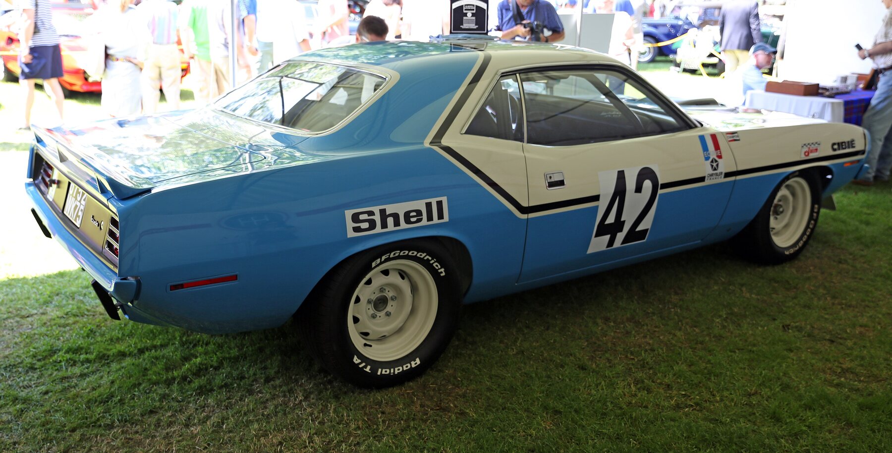 Hemi 'Cuda 1970 que corrió en Francia para Chrysler France, en el Concurso de Greenwich 2013.