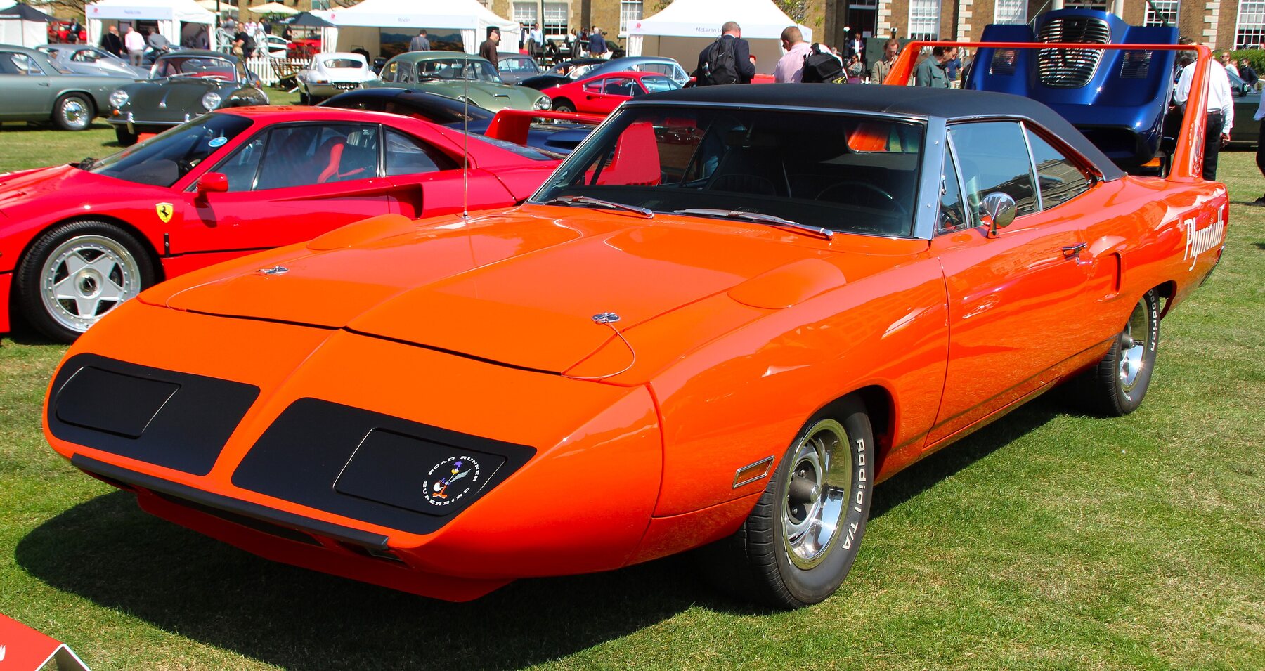 Plymouth Superbird 1970, con su trompa aerodinámica y el alerón trasero.
