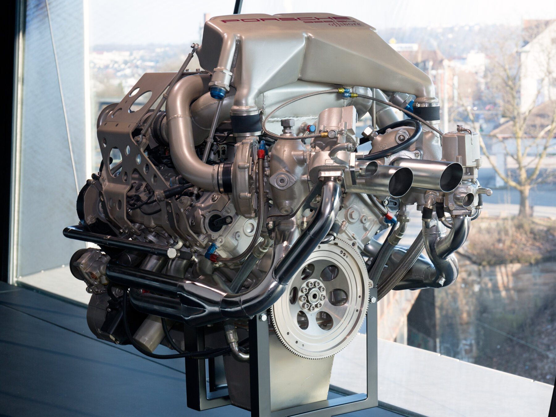 V8 M28/70 del Porsche 928 de 1985, exhibido en el Museo Porsche de Stuttgart.