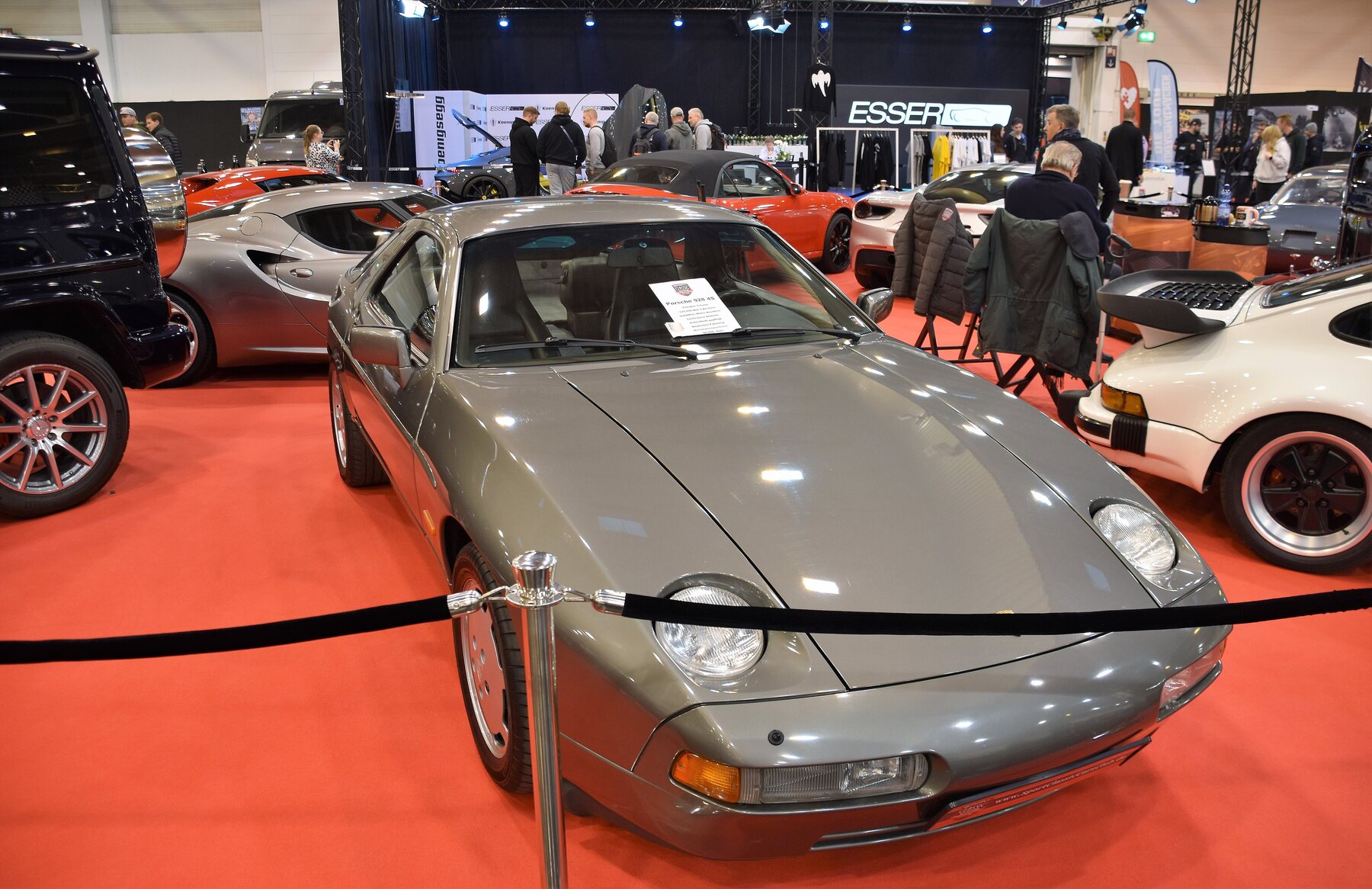 Porsche 928 S4 de 1989, con el V8 5.0 de 32 válvulas y 320 CV, en Essen, Alemania.