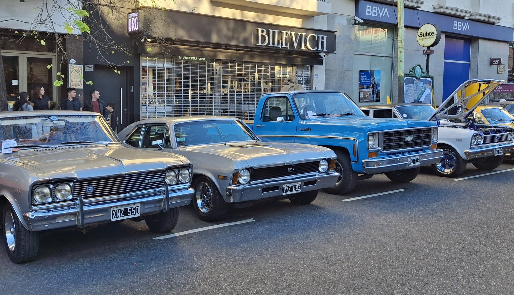 Clásicos del Club Amigos del Chevrolet en la Expo Multimarcas de Boedo 2025.