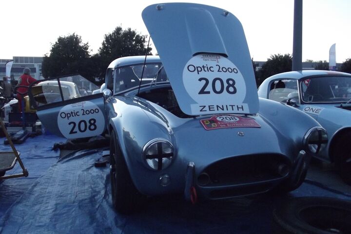 Shelby Cobra: chasis inglés, V8 Ford y una receta brutal