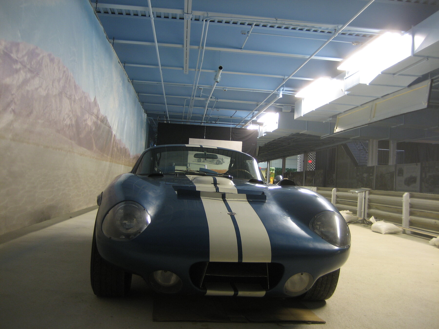 Shelby Cobra Daytona Coupe de 1964 en el museo de la Fundación Simeone.