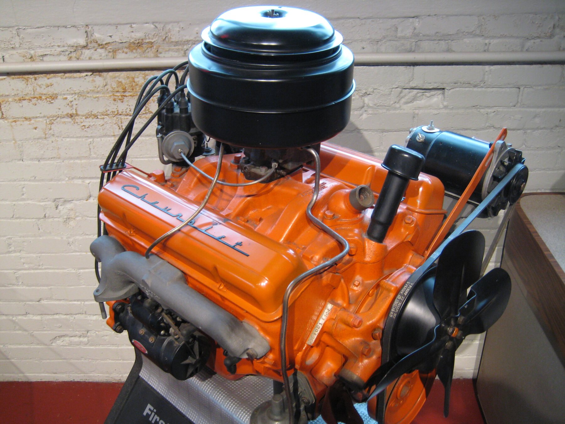 Uno de los primeros small block Chevrolet, fechado en julio de 1954.