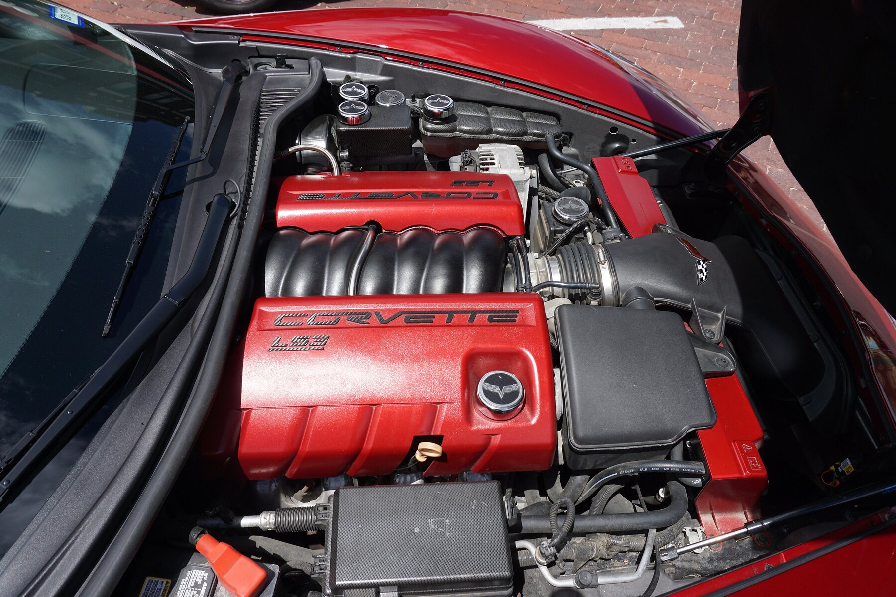 Un LS3 en el vano de un Chevrolet Corvette 2008, en una muestra de autos en Texas.