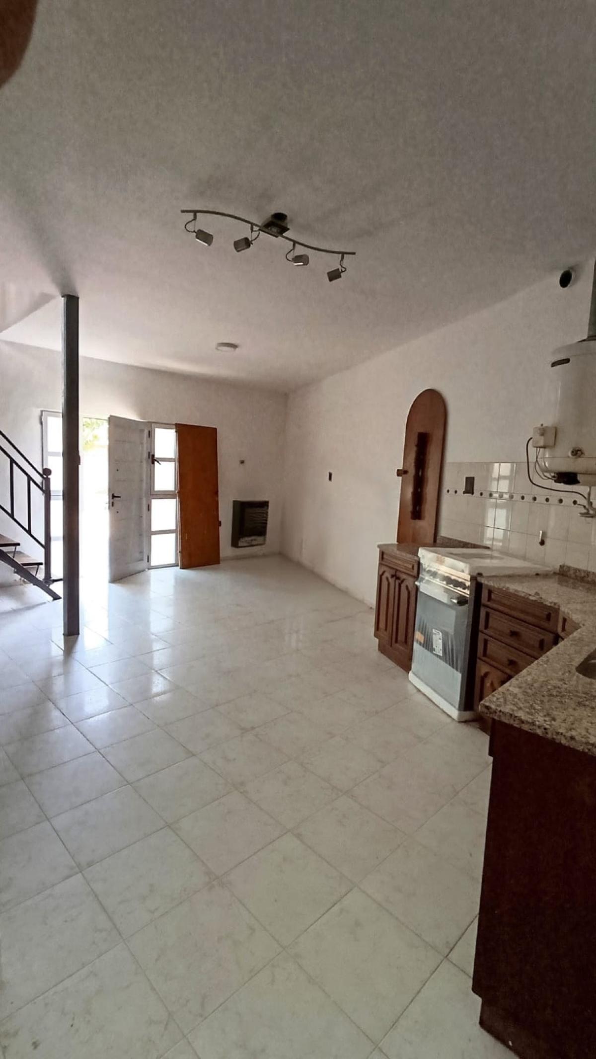 SE VENDE DEPARTAMENTO DOS PISOS EN ARROYITO, miniatura