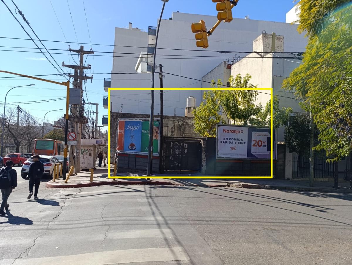 SE VENDE CASA DOS PISOS + LOCAL COMERCIAL EN CORDOBA CAPITAL, miniatura