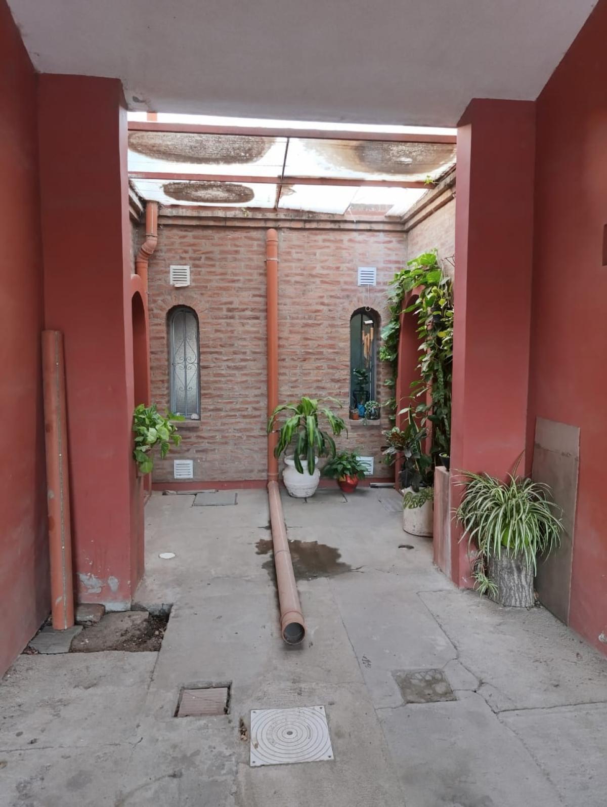 SE VENDE 2 LOCALES COMERCIALES Y 2 DEPARTAMENTOS EN ARROYITO (ZONA CENTRO), miniatura