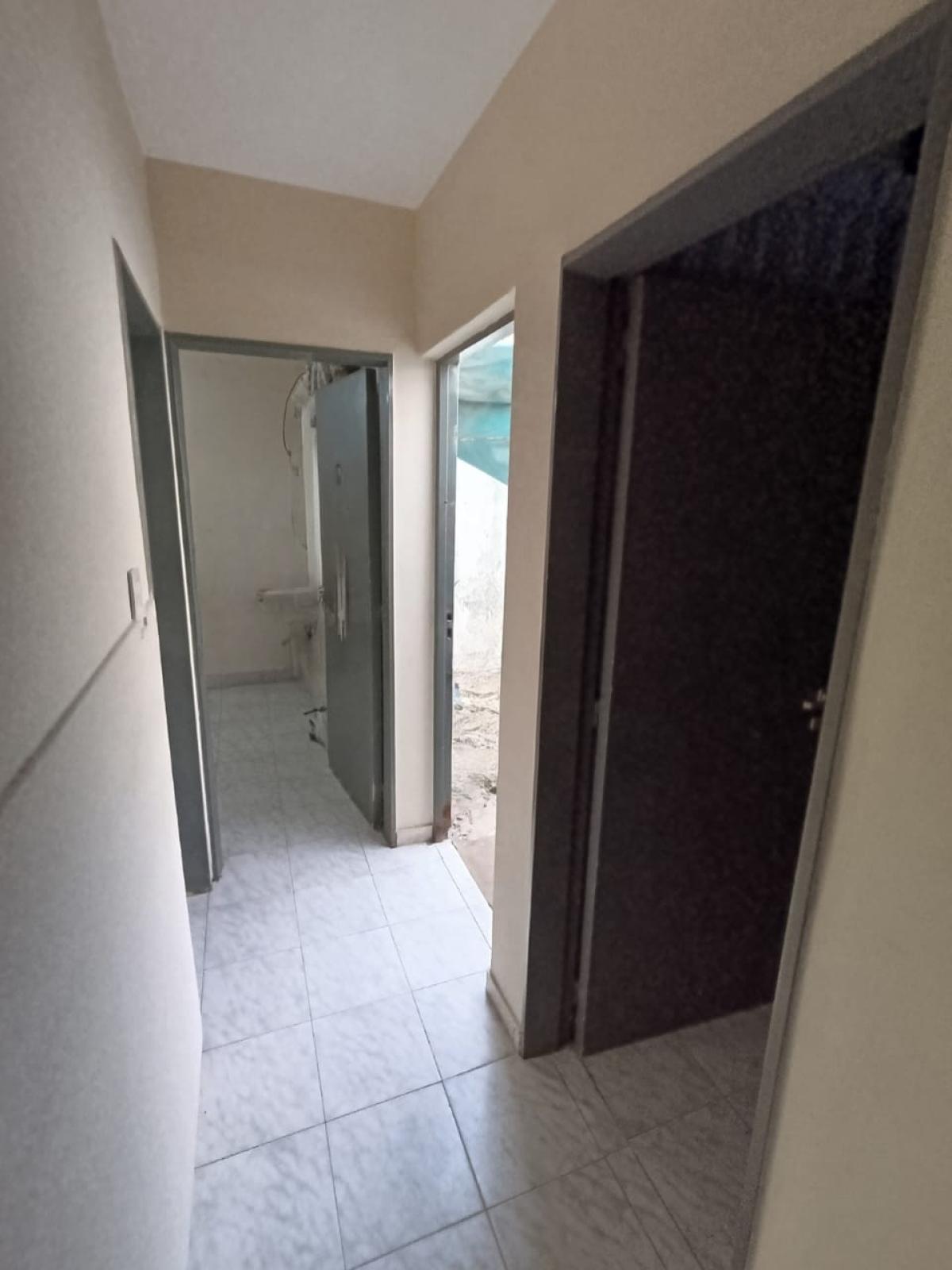 SE VENDE 2 LOCALES COMERCIALES Y 2 DEPARTAMENTOS EN ARROYITO (ZONA CENTRO), miniatura