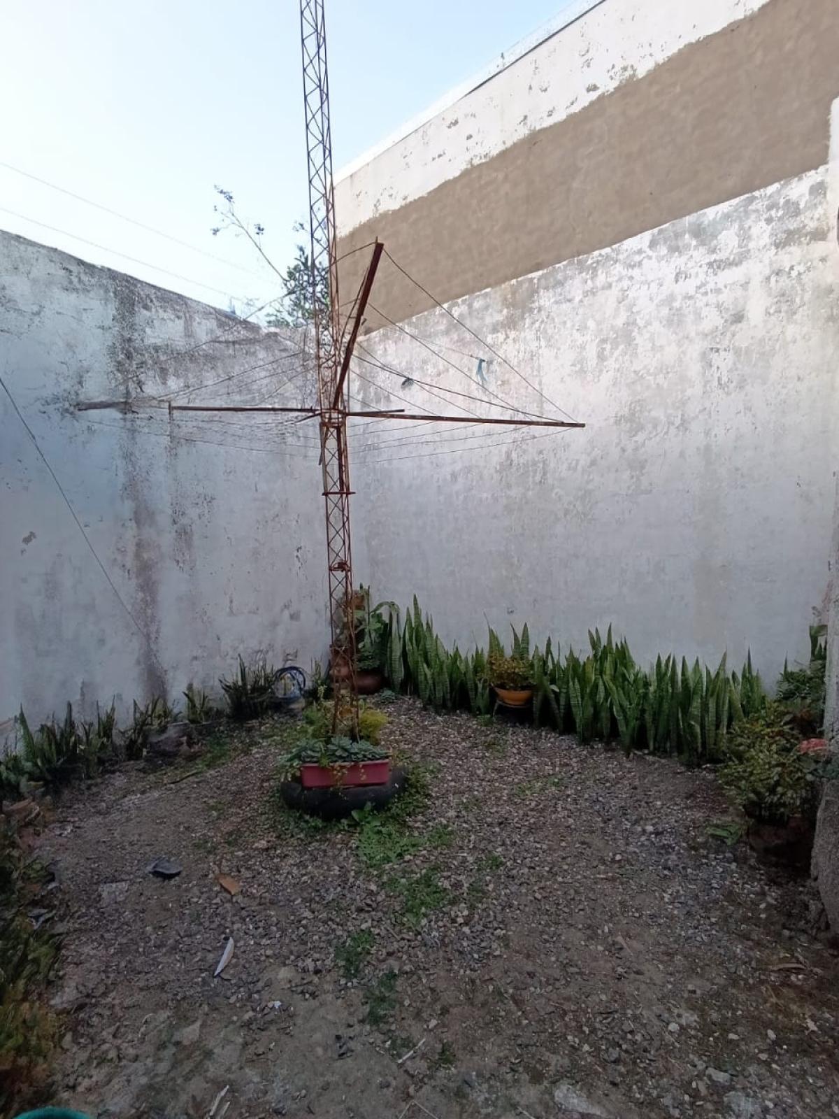 SE VENDE 2 LOCALES COMERCIALES Y 2 DEPARTAMENTOS EN ARROYITO (ZONA CENTRO), miniatura
