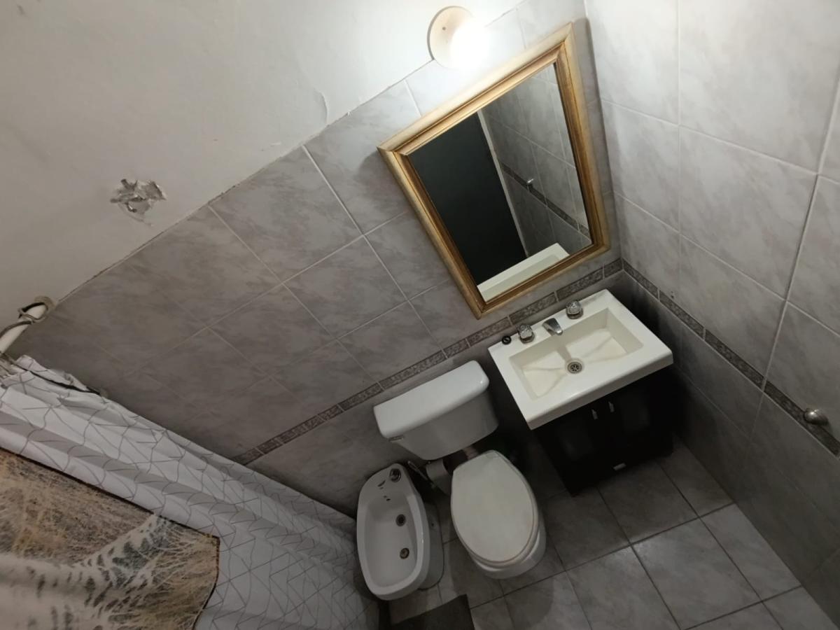 SE VENDE 2 LOCALES COMERCIALES Y 2 DEPARTAMENTOS EN ARROYITO (ZONA CENTRO), miniatura