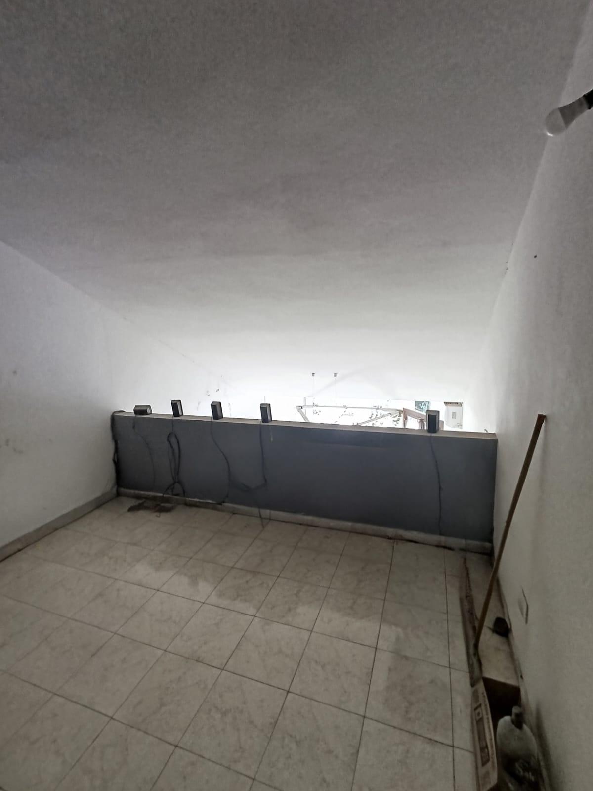 SE VENDE 2 LOCALES COMERCIALES Y 2 DEPARTAMENTOS EN ARROYITO (ZONA CENTRO), miniatura