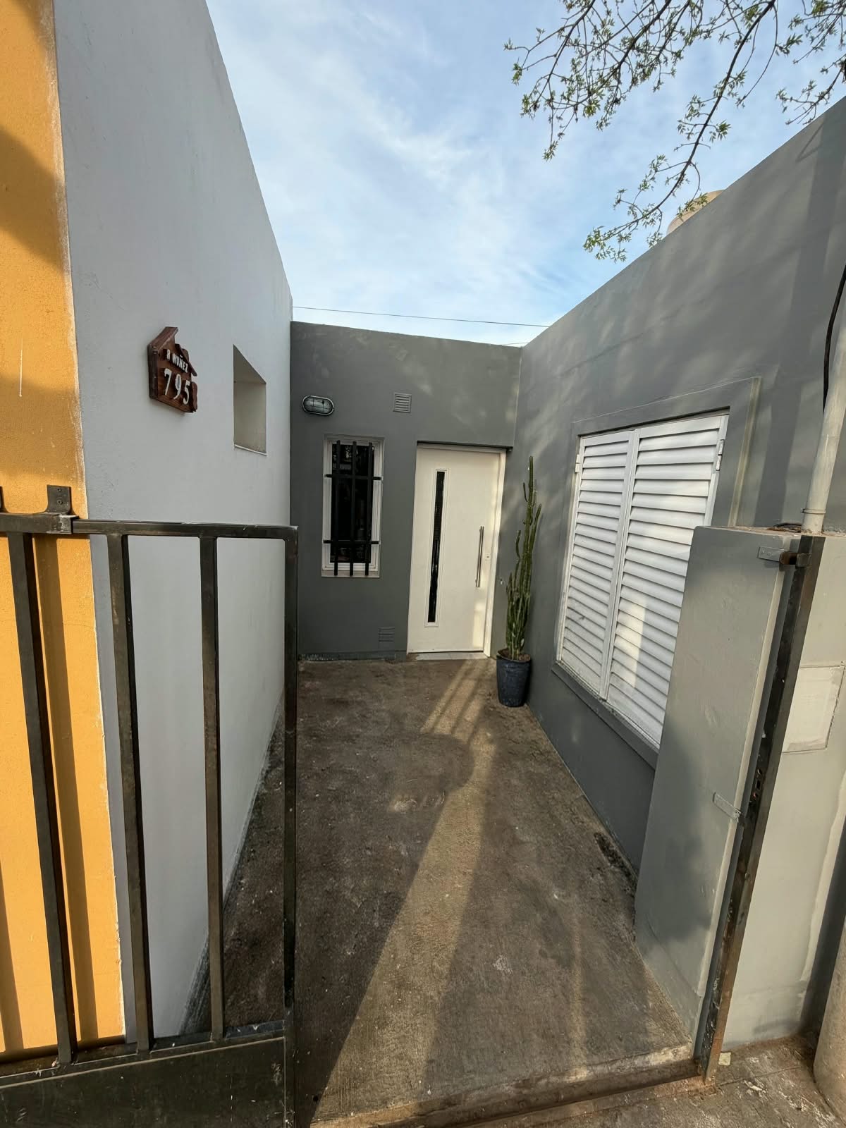 SE VENDE CASA + 2 LOCALES COMERCIALES, miniatura