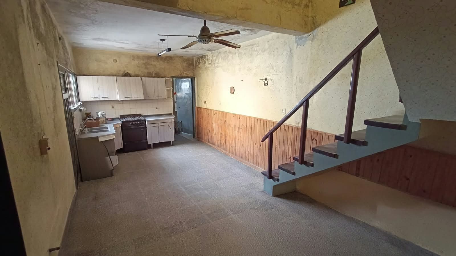 SE VENDE CASA + LOCAL COMERCIAL (CENTRO DE ARROYITO), miniatura