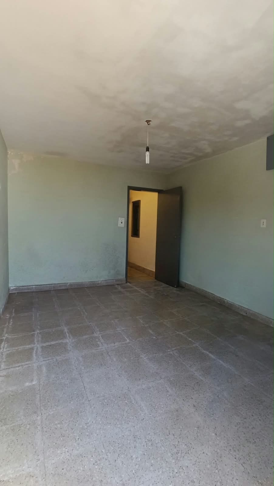 SE VENDE CASA + LOCAL COMERCIAL (CENTRO DE ARROYITO), miniatura