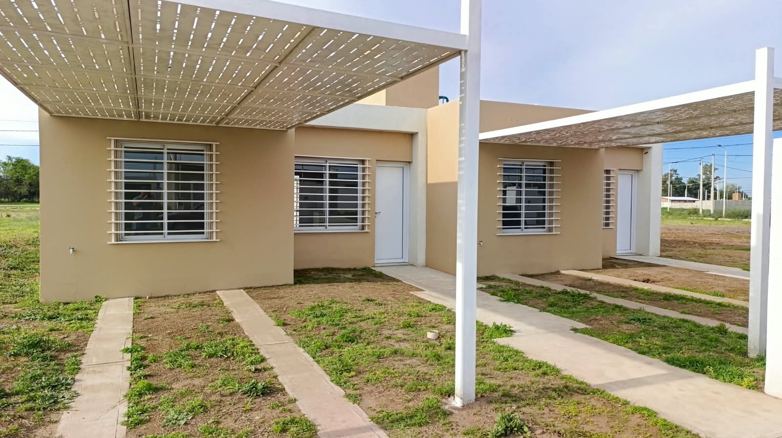SE VENDEN DUPLEX EN ARROYITO