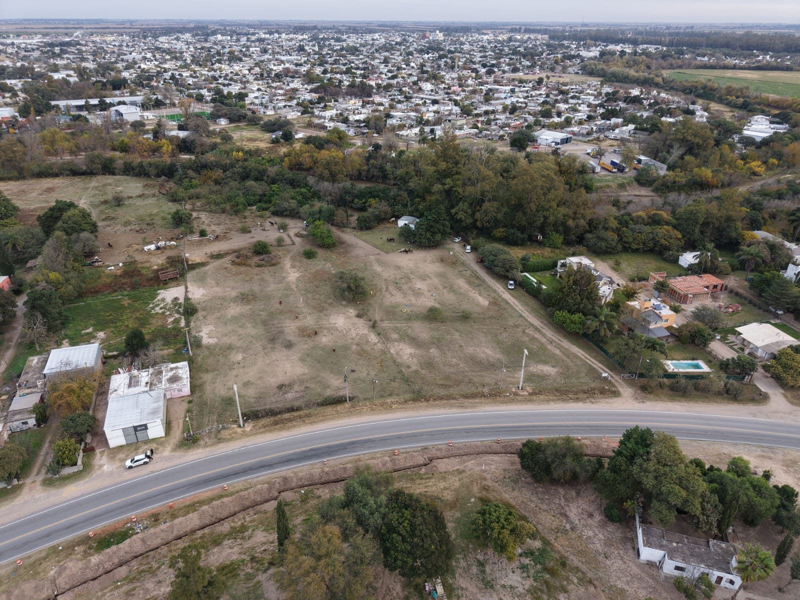SE VENDE TERRENO EN ARROYITO
