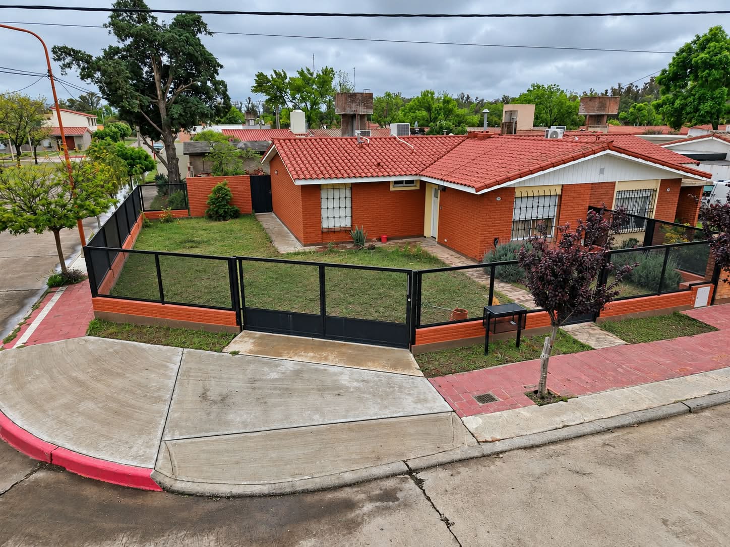 SE VENDE CASA - BARRIO ARCOR